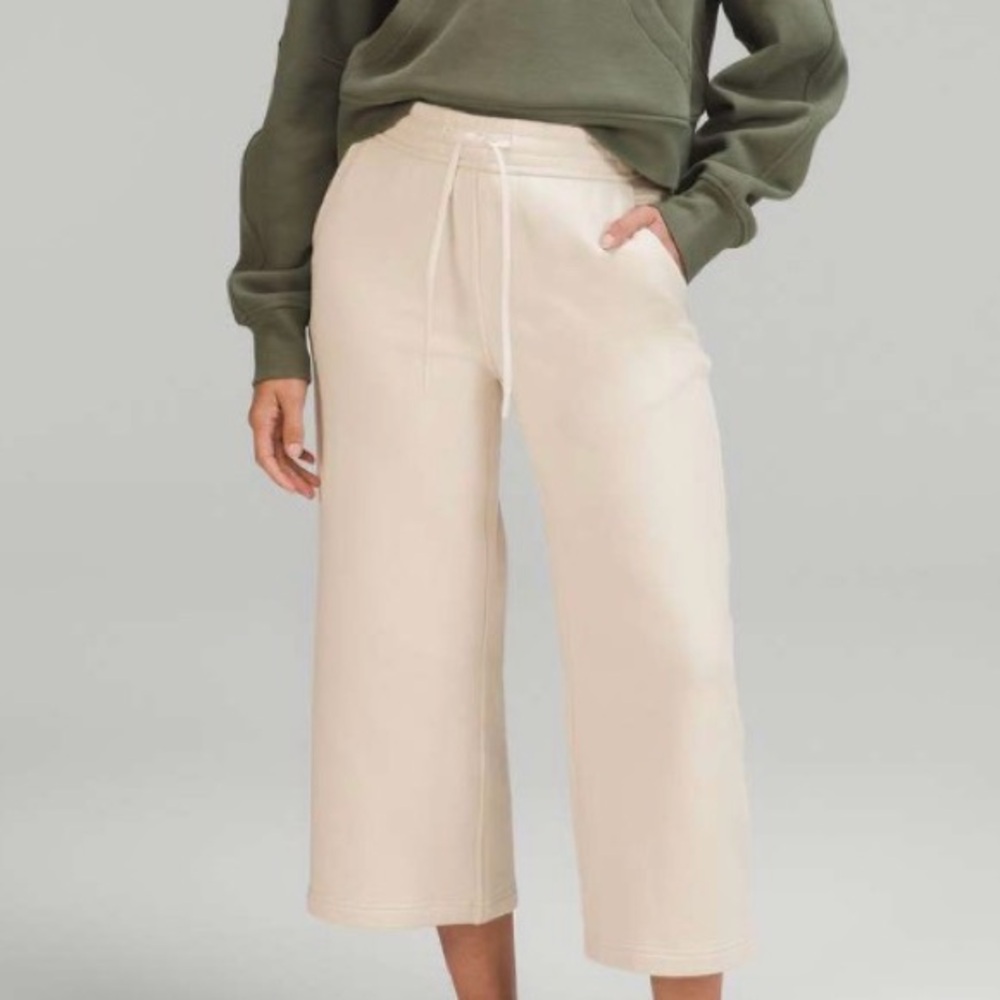 NWT Lululemon Loungeful HR Wide
Leg Crop